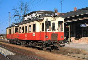 AK Stern und Hafferl ET 25.102 im Bahnhof Lambach