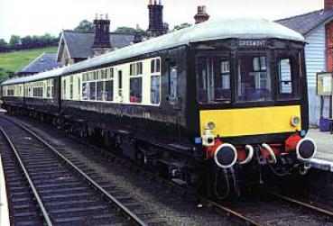 AK NYMR Dieseltriebzug 51118 Reihe 100 im Bahnhof Grosmont