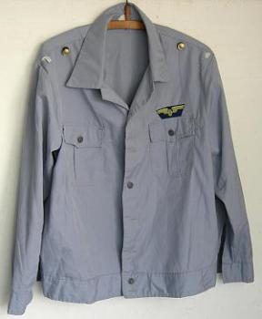 DR Herren Sommerblouson Größe 24 mit altem Flügelradaufnäher, graue Knöpfe