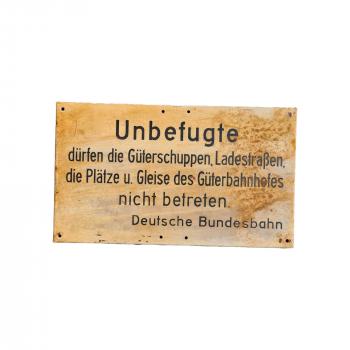 Schild Unbefugte dürfen die Güterschuppen  Emaille gefalzt
