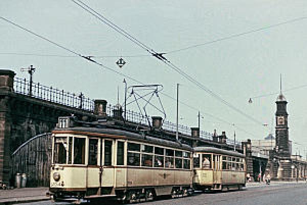 Dresden straßenbahn in Brennpunkt Stadtbahn